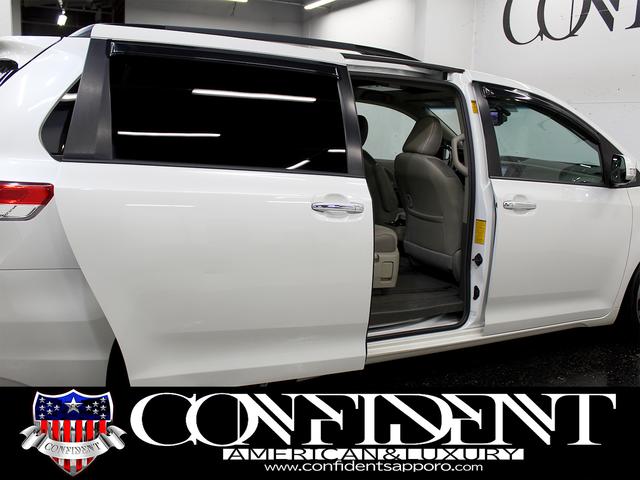 シエナ 　リミテッド　４ＷＤ　社外２２インチＡＷ　車高調　ツインサンルーフ　両側パワースライドドア　格納サードシート　地デジ・ナビ　フロント・サイド・バックカメラ　電動格納ミラー　ＢＳＭ　フリップダウンモニター（41枚目）