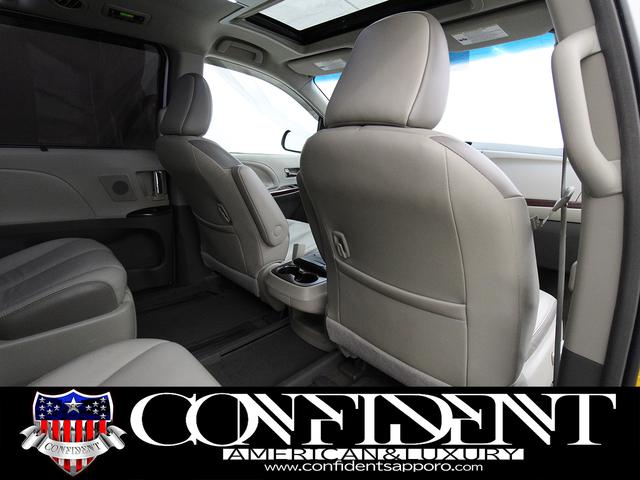 シエナ 　リミテッド　４ＷＤ　社外２２インチＡＷ　車高調　ツインサンルーフ　両側パワースライドドア　格納サードシート　地デジ・ナビ　フロント・サイド・バックカメラ　電動格納ミラー　ＢＳＭ　フリップダウンモニター（46枚目）