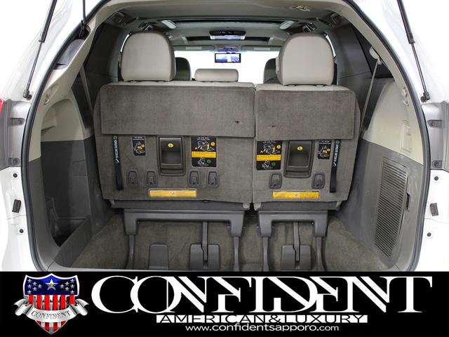 シエナ 　リミテッド　４ＷＤ　社外２２インチＡＷ　車高調　ツインサンルーフ　両側パワースライドドア　格納サードシート　地デジ・ナビ　フロント・サイド・バックカメラ　電動格納ミラー　ＢＳＭ　フリップダウンモニター（52枚目）