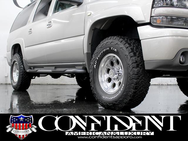 シボレーサバーバン 　Ｚ７１　４ＷＤ　７人乗り　レザーシート　セカンドキャプテンシート　オートチェック付き　　ミッキートンプソン１６インチＡＷ　グッドリッチオールテレーン　地デジナビ・バックカメラ　サンルーフ（8枚目）