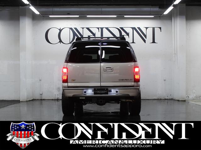 シボレーサバーバン 　Ｚ７１　４ＷＤ　７人乗り　レザーシート　セカンドキャプテンシート　オートチェック付き　　ミッキートンプソン１６インチＡＷ　グッドリッチオールテレーン　地デジナビ・バックカメラ　サンルーフ（12枚目）