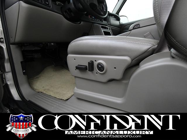 シボレーサバーバン 　Ｚ７１　４ＷＤ　７人乗り　レザーシート　セカンドキャプテンシート　オートチェック付き　　ミッキートンプソン１６インチＡＷ　グッドリッチオールテレーン　地デジナビ・バックカメラ　サンルーフ（30枚目）