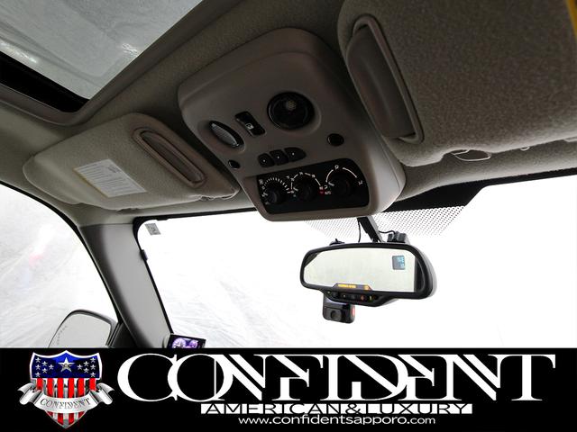 シボレーサバーバン 　Ｚ７１　４ＷＤ　７人乗り　レザーシート　セカンドキャプテンシート　オートチェック付き　　ミッキートンプソン１６インチＡＷ　グッドリッチオールテレーン　地デジナビ・バックカメラ　サンルーフ（38枚目）