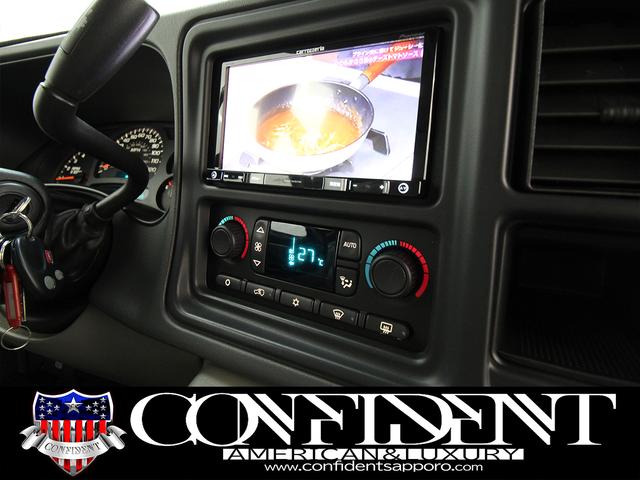 シボレーサバーバン 　Ｚ７１　４ＷＤ　７人乗り　レザーシート　セカンドキャプテンシート　オートチェック付き　　ミッキートンプソン１６インチＡＷ　グッドリッチオールテレーン　地デジナビ・バックカメラ　サンルーフ（43枚目）