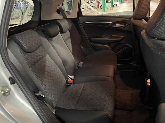 フィット １３Ｇ・Ｆパッケージ　シティブレーキアシスト　ナビ　ＴＶ　バックカメラ　ＥＴＣ（8枚目）