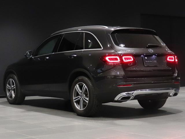 ＧＬＣ ＧＬＣ２２０ｄ　４マチック　ワンオーナー　ブラウンウッドインテリアトリム　フットトランクオープナー　アンビエントライト　ＬＥＤヘッドライト　全方位カメラ　ＭＢロゴ入りドアプロジェクター　前後シートヒーター　ワイヤレスチャージング（15枚目）