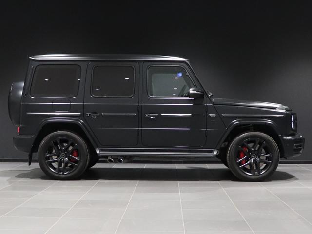 Ｇ６３　ＡＭＧナイトＰＫＧ仕様　Ｇ．ｍａｎｕｆａｋｔｕｒプログラム　マットブラックＡＭＧ２１インチＡＷ　ボディ同色スペアタイヤリング　ベージュシートベルト　フリップダウンモニター　ブラックランニングボード(10枚目)