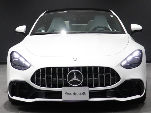 ＧＴ ４３　クーペ　ＡＭＧパフォーマンスＰＫＧ　パノラミックルーフ　ナッパレザーシート（クリスタルホワイト／ブラックネバグレーシートベルト　ＡＭＧパフォーマンスシート　ヘッドアップディスプレイ　可倒式リアシート（7枚目）