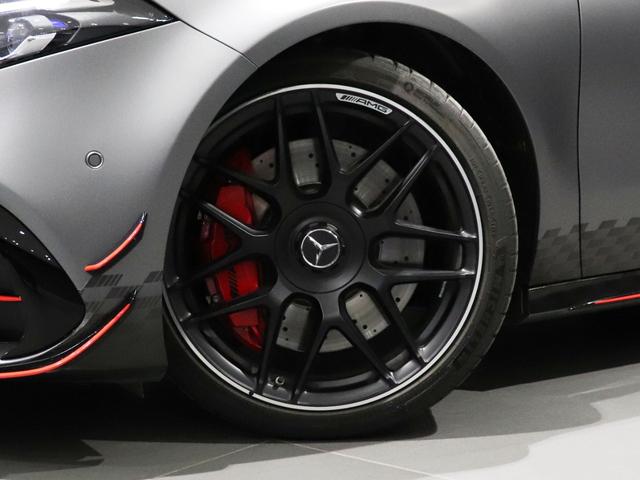 Ａクラス Ａ４５　Ｓ４マチック＋ストリートスタイルエディション　全国限定１００台　ワンオーナー　特別カラーマウンテングレーマグノ　オレンジアクセント　ＡＭＧエアロダイナミクスＰＫＧ　ＡＭＧナイトＰＫＧ　専用フロアマット　ＡＭＧパフォーマンスステアリング（3枚目）