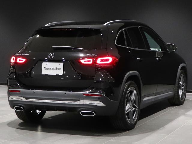 GLAクラス GLA200d 4マチック AMGラインパッケージ ワンオーナー アンビエントライト マルチビームLED メモリー付パワーシート フットトランクオープナー AMG19インチAW 全方位カメラ カーボン調インテリアトリム(12枚目)
