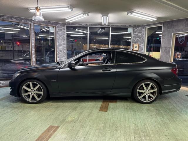 Ｃクラス Ｃ２５０　ブルーエフィシェンシークーペエディション１　マットブラック　ｄｅｓｉｇｎｏ　マグノナイトブラック（3枚目）