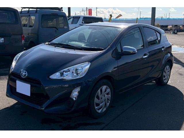 アクア S 禁煙車 純正ナビTV プッシュスタート(3枚目)