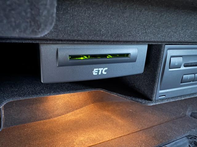 Ａ４アバント ２．０ＴＦＳＩクワトロ　４ＷＤ　ナビ　バックカメラ　ＴＶ　ＨＩＤ　ドラレコ　電動シート　プッシュスタート　純正１７ＡＷ　ＡＵＴＯライト　パドルシフト　ＭＴモード　ＥＴＣ（19枚目）
