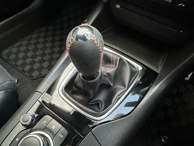 アクセラスポーツ ＸＤ　６ＭＴ／サンルーフ／ナビ／Ｂカメ／Ｂｌｕｅｔｏｏｔｈ／ＴＶ／スマートキー／ＨＩＤ／レーダークルコン／衝突軽減ブレーキ／車線免脱警報システム／ハーフレザーシート／シートヒーター／ＡＵＴＯライト（8枚目）