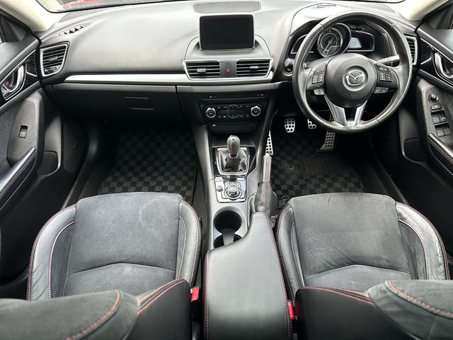 アクセラスポーツ ＸＤ　６ＭＴ／サンルーフ／ナビ／Ｂカメ／Ｂｌｕｅｔｏｏｔｈ／ＴＶ／スマートキー／ＨＩＤ／レーダークルコン／衝突軽減ブレーキ／車線免脱警報システム／ハーフレザーシート／シートヒーター／ＡＵＴＯライト（13枚目）