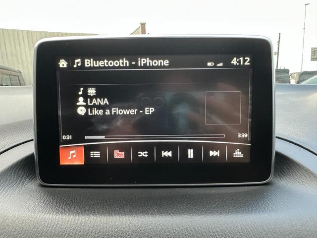 アクセラスポーツ ＸＤ　６ＭＴ／サンルーフ／ナビ／Ｂカメ／Ｂｌｕｅｔｏｏｔｈ／ＴＶ／スマートキー／ＨＩＤ／レーダークルコン／衝突軽減ブレーキ／車線免脱警報システム／ハーフレザーシート／シートヒーター／ＡＵＴＯライト（22枚目）