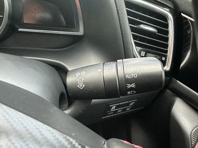 アクセラスポーツ ＸＤ　６ＭＴ／サンルーフ／ナビ／Ｂカメ／Ｂｌｕｅｔｏｏｔｈ／ＴＶ／スマートキー／ＨＩＤ／レーダークルコン／衝突軽減ブレーキ／車線免脱警報システム／ハーフレザーシート／シートヒーター／ＡＵＴＯライト（24枚目）