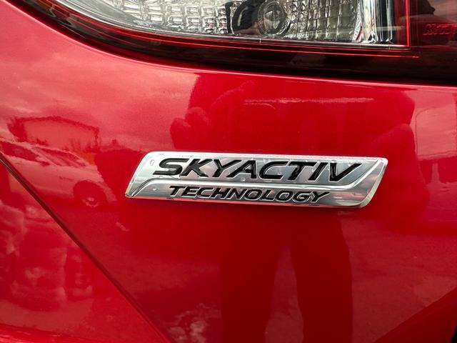 アクセラスポーツ ＸＤ　６ＭＴ／サンルーフ／ナビ／Ｂカメ／Ｂｌｕｅｔｏｏｔｈ／ＴＶ／スマートキー／ＨＩＤ／レーダークルコン／衝突軽減ブレーキ／車線免脱警報システム／ハーフレザーシート／シートヒーター／ＡＵＴＯライト（50枚目）