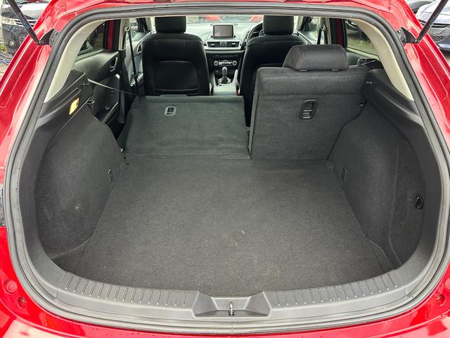 アクセラスポーツ ＸＤ　６ＭＴ／サンルーフ／ナビ／Ｂカメ／Ｂｌｕｅｔｏｏｔｈ／ＴＶ／スマートキー／ＨＩＤ／レーダークルコン／衝突軽減ブレーキ／車線免脱警報システム／ハーフレザーシート／シートヒーター／ＡＵＴＯライト（57枚目）