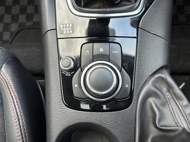 アクセラスポーツ ＸＤ　６ＭＴ／サンルーフ／ナビ／Ｂカメ／Ｂｌｕｅｔｏｏｔｈ／ＴＶ／スマートキー／ＨＩＤ／レーダークルコン／衝突軽減ブレーキ／車線免脱警報システム／ハーフレザーシート／シートヒーター／ＡＵＴＯライト（64枚目）