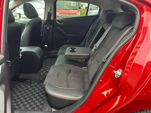 アクセラスポーツ ＸＤ　６ＭＴ／サンルーフ／ナビ／Ｂカメ／Ｂｌｕｅｔｏｏｔｈ／ＴＶ／スマートキー／ＨＩＤ／レーダークルコン／衝突軽減ブレーキ／車線免脱警報システム／ハーフレザーシート／シートヒーター／ＡＵＴＯライト（72枚目）
