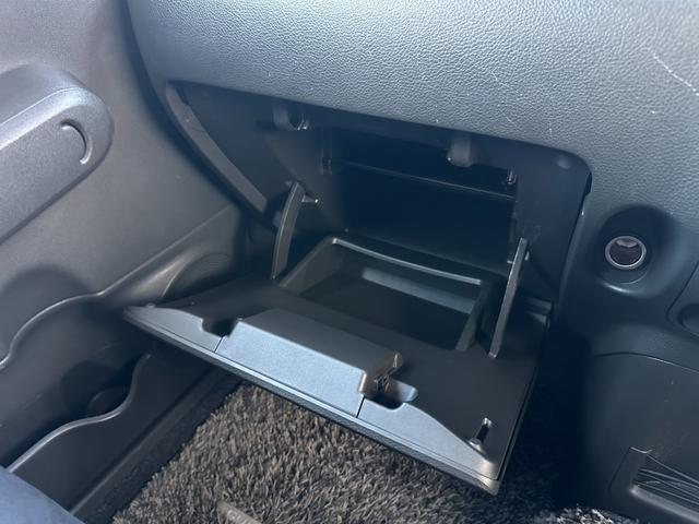 キューブ １５Ｘ　ナビ／バックカメラ／Ｂｌｕｅｔｏｏｔｈ／関東仕入れ／禁煙車／ＴＶ／ＤＶＤ／ＥＴＣ／インテリキー／プッシュスタート／タイミングチェーン．／フロントフォグ／ＡＷ／ドアバイザー／ＰＶガラス（57枚目）