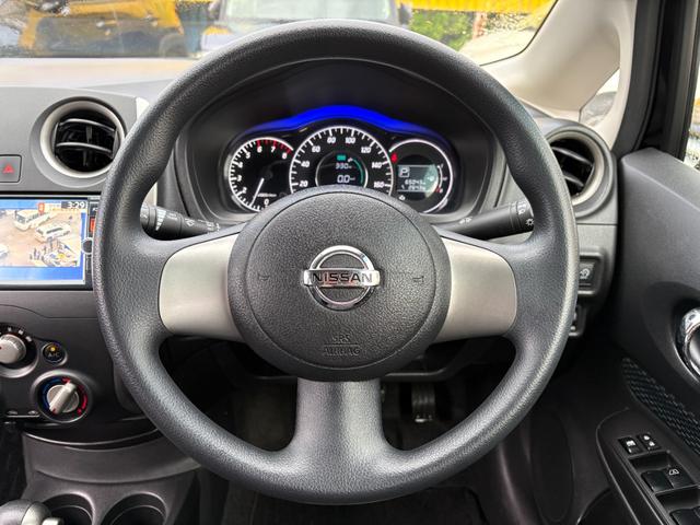 ノート Ｘ　ＤＩＧ－Ｓ　車検２年／ナビ／Ｂカメ／Ｂｌｕｅｔｏｏｔｈ／ＴＶ／ＥＴＣ／禁煙／スマートキー／Ｐスタート／エコスーパーチャージャー／ドアバイザー／Ｔチェーン車／日産純正ＯＰエスティーロアルミホイール１５インチ（28枚目）