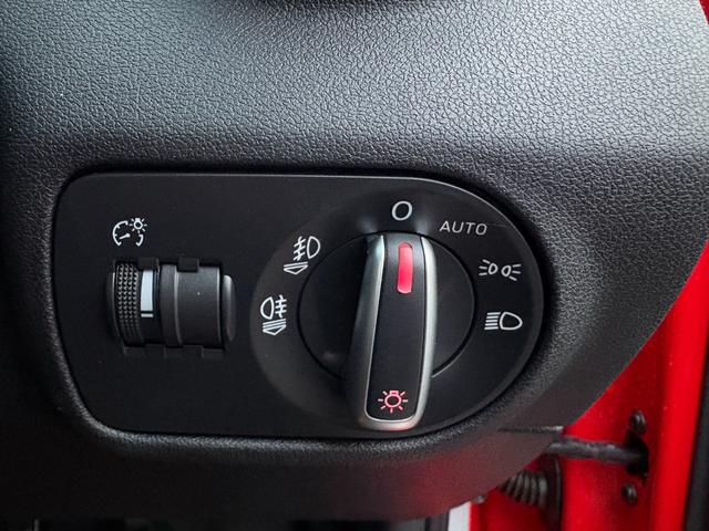 Ａ１スポーツバック １．４ＴＦＳＩ　検・２年付／ナビ／ＢＴ接／ＴＶ／ＨＩＤ／禁煙車／関東入／純正１５ＡＷ／ＡＵＴＯライト／７ＡＴ／ＭＴモード／ＥＴＣ／バイキセノンＰＫＧ／Ｍサーバー／コントラストルーフ／オートＡＣ／ドラレコ／スマートキー（27枚目）