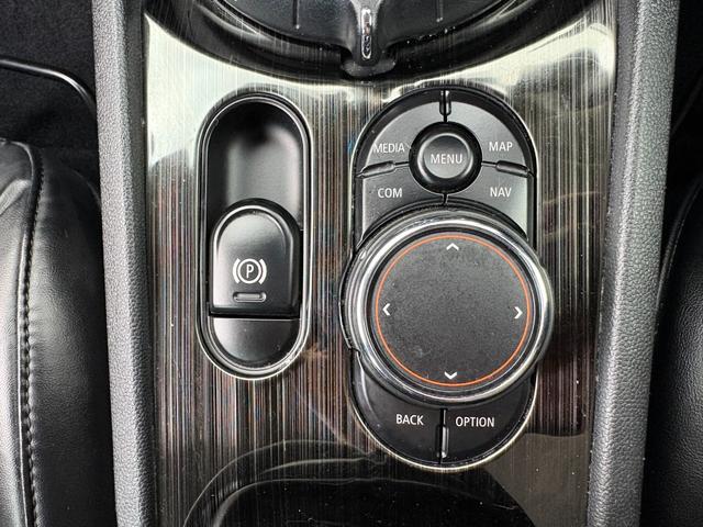 MINI クーパーSD クラブマン 検・2年/ナビ/Bカメ/Bluetooth/禁煙/関東入/ETC/MTモード/Tチェーン/純正17W/前後ドラレコ/LEDライト&LEDフォグ/PVガラス/スマキー/革調シートカバー/パークセンサー(38枚目)