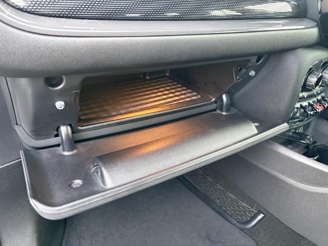 MINI クーパーSD クラブマン 検・2年/ナビ/Bカメ/Bluetooth/禁煙/関東入/ETC/MTモード/Tチェーン/純正17W/前後ドラレコ/LEDライト&LEDフォグ/PVガラス/スマキー/革調シートカバー/パークセンサー(46枚目)