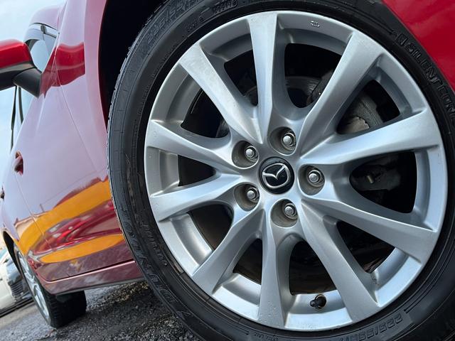 タイヤの溝もしっかりと残っておりますので、ご納車後すぐの履き替えの心配もございません♪スタッドレスタイヤに関しましてもお気軽にご相談下さいませ♪