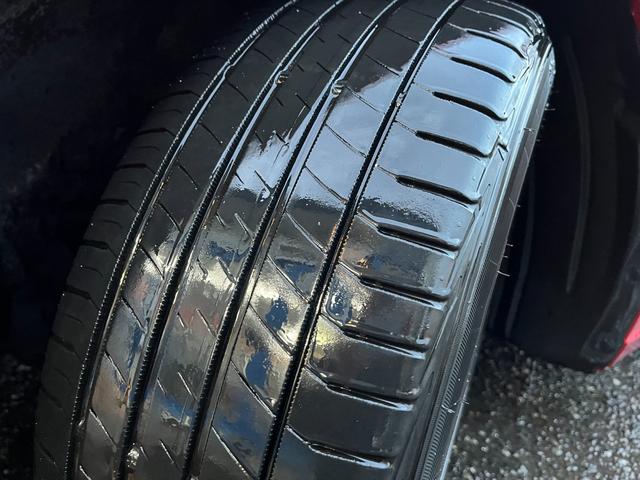タイヤの溝もしっかりと残っておりますので、ご納車後すぐの履き替えの心配もございません♪スタッドレスタイヤに関しましてもお気軽にご相談下さいませ♪