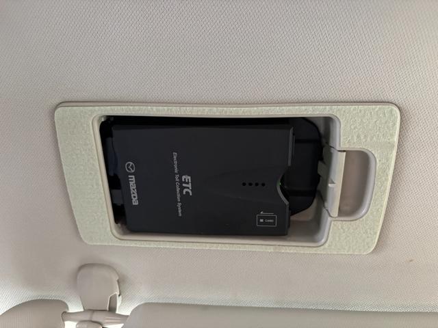 今では当たり前の装備になっているＥＴＣが最初から付いているのは嬉しいですね♪高速道路もスムーズに乗り降り出来ます♪購入後に取り付ける手間や費用が掛かる心配もありません♪