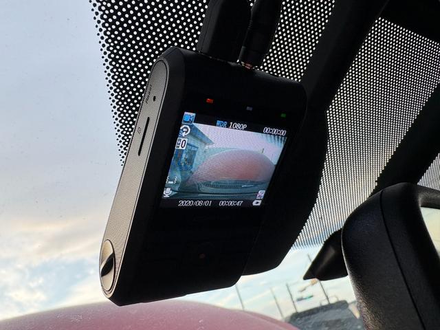 今の時代には必須のドライブレコーダーが装備されております♪事故の際などにはとても役に立つ装備となっております♪あおり運転防止にもなりますのであると安心の装備となっております♪