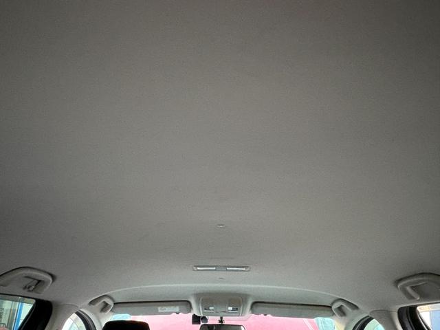 天張りも綺麗な車両となっております♪加えて禁煙車となっておりますのでヤニ汚れも見受けられなく綺麗な車両となっております♪