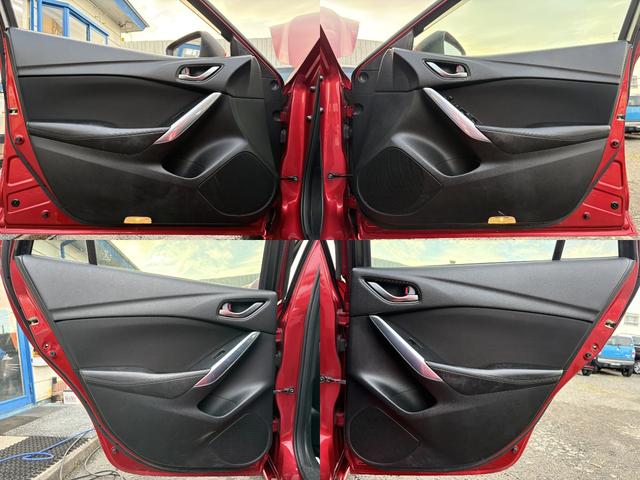 ドアは広くワイドに作られており、体の大きな方でも乗降り時に窮屈感を感じさせない乗降口です♪車内の内装に関しましても、ドアパネルやサイドポケットに擦れや汚れも無くとても良好な状態です♪