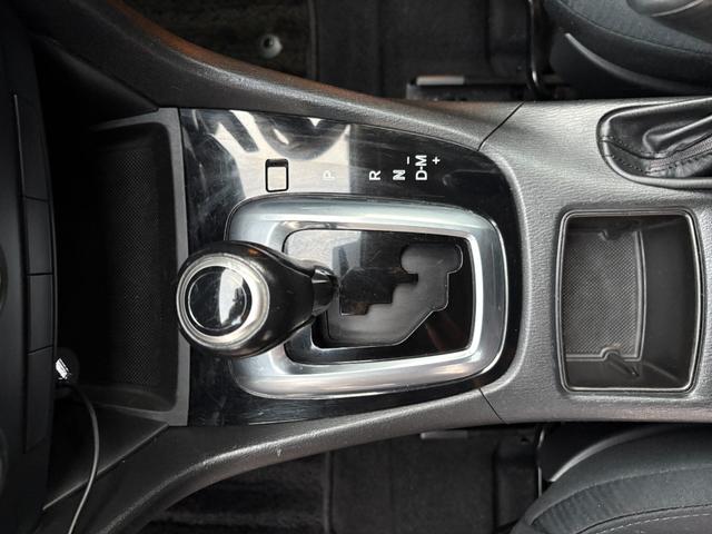 マニュアルモードが使用可能です♪状況に合わせてギアの変速ができますので雪道などで使用して頂ければ安全に走行が可能です♪スポーツ走行もできますので運転が楽しくなる車両ですね♪