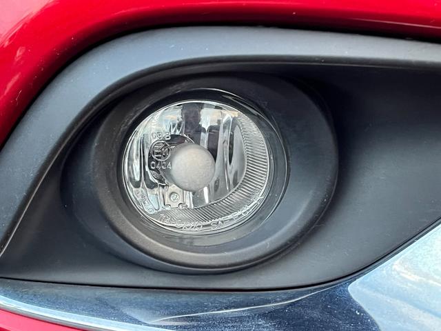 フォグランプ装備車になりますので雨の日や霧の深い日でも周りを明るく照らしてくれる便利な装備です♪安全性が段違いですのでうれしい装備ですね♪