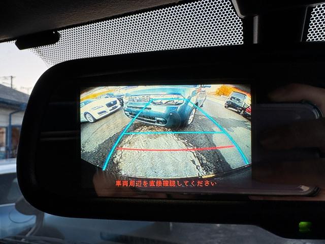 バックカメラを装備しておりますので安全にバックする事が可能になっております♪バックが苦手な方でも安心して駐車する事が出来ますよ♪