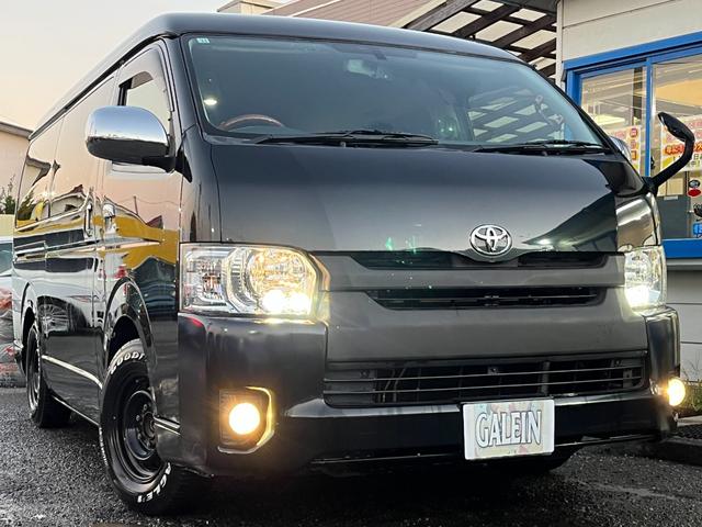 マイナーチェンジの眼目は、内外装デザインのブラッシュアップと利便性の向上♪エクステリアでは、フロントバンパー＆グリル、ヘッドランプ、リアコンビネーションランプなどの意匠を変更しました♪