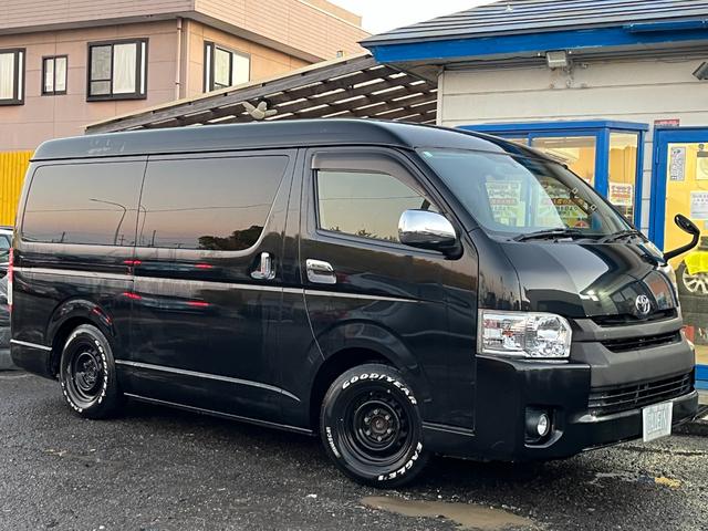 インテリアでは、エアコンのボタンやダイヤルをはじめとするセンタークラスターパネルのデザイン変更を変更したほか、平均燃費や外気温度など各種情報を表示するマルチインフォメーションディスプレイを標準装備♪