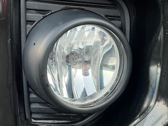 フォグランプ装備車になりますので雨の日や霧の深い日でも周りを明るく照らしてくれる便利な装備です♪安全性が段違いですのでうれしい装備ですね♪