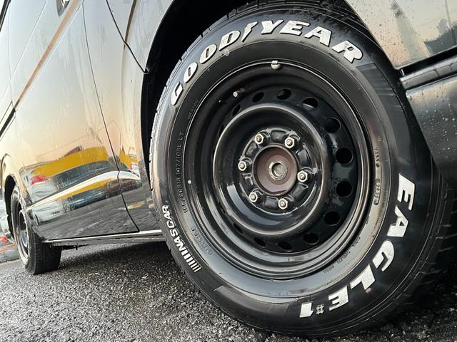 ボディとマッチしたホワイトレタータイヤ装着車となっております♪汚れも少なくキレイな状態です♪夏・冬タイヤのご相談もお気軽にお申し付けください♪