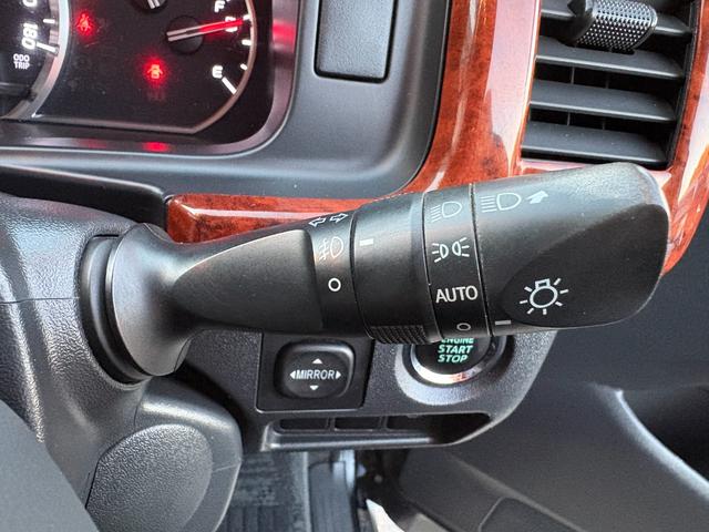 ＡＵＴＯライト機能もございますので、夕暮れ時やトンネル走行時も付け忘れが防げますね♪