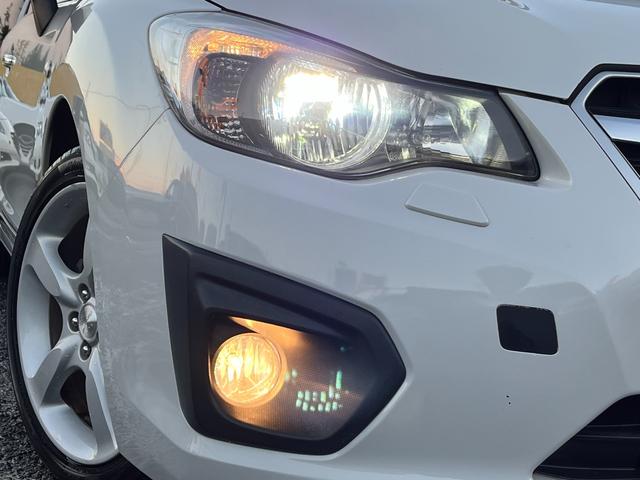 曇りやキズの少ないＨＩＤヘッドライトになっております♪ＨＩＤなので視認性も良く夜道を明るく照らしてくれます♪寿命も長くとても経済的です♪入庫時にヘッドライト丁寧に磨いておりピカピカの状態です♪