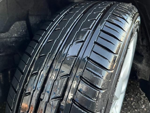 タイヤの溝もしっかりと残っておりますので、ご納車後すぐの履き替えの心配もございません♪スタッドレスタイヤに関しましてもお気軽にご相談下さいませ♪