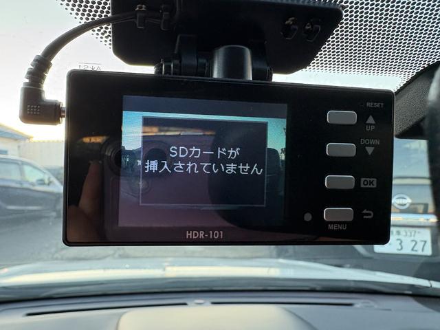 今の時代には必須のドライブレコーダーが装備されております♪事故の際などにはとても役に立つ装備となっております♪あおり運転防止にもなりますのであると安心の装備となっております♪
