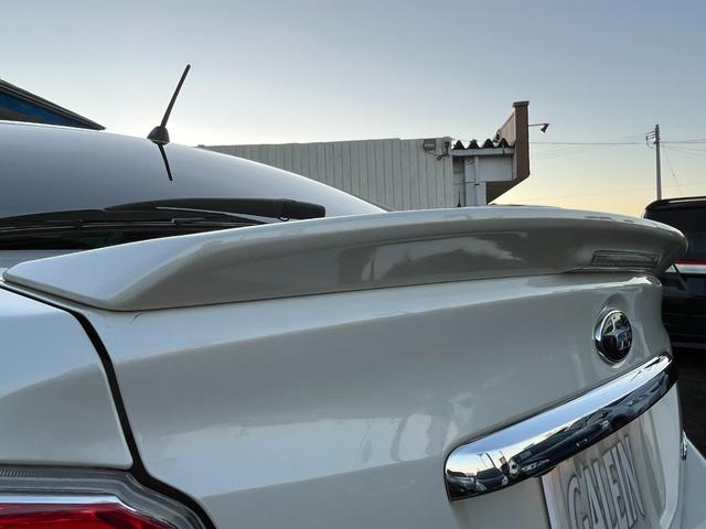 スバル純正オプショントランクスポイラー装備車♪セダンスタイリングのマストアイテム♪スマートな純正スポイラー♪ハイマウントストップランプ付です♪純正ＯＰなので見た目フッティングも◎♪