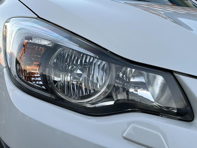 曇りやキズの少ないＨＩＤヘッドライトになっております♪ＨＩＤなので視認性も良く夜道を明るく照らしてくれます♪寿命も長くとても経済的です♪入庫時にヘッドライト丁寧に磨いておりピカピカの状態です♪