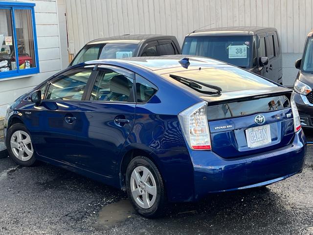 クリアテールレンズで見た目も◎ですね♪お仕事にも通勤通学、街乗りにも大活躍です♪ガソリンが高騰している今こそ燃料代の安いハイブリッドをお買い求めください♪